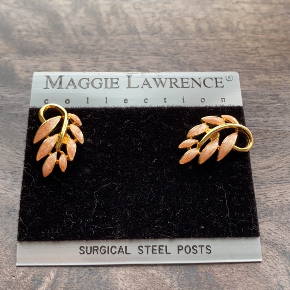 Vintage 80’s Maggie Lawrence Napier leaf peach & Gold tone Earrings new